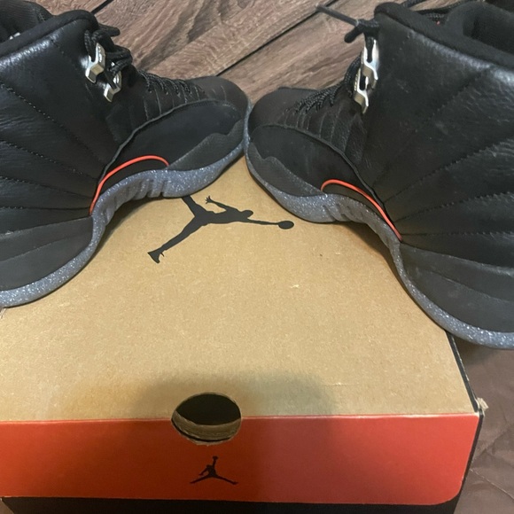 Air Jordan 12 black bright crimson size 10 worn twice 10/10 - Picture 6 of 9
